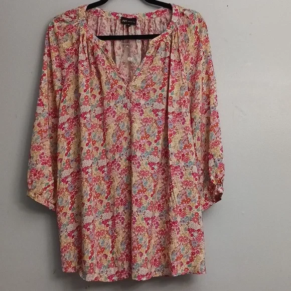 Jones New York size 2X women's colorful floral pull-on blouse. - Picture 15 of 16